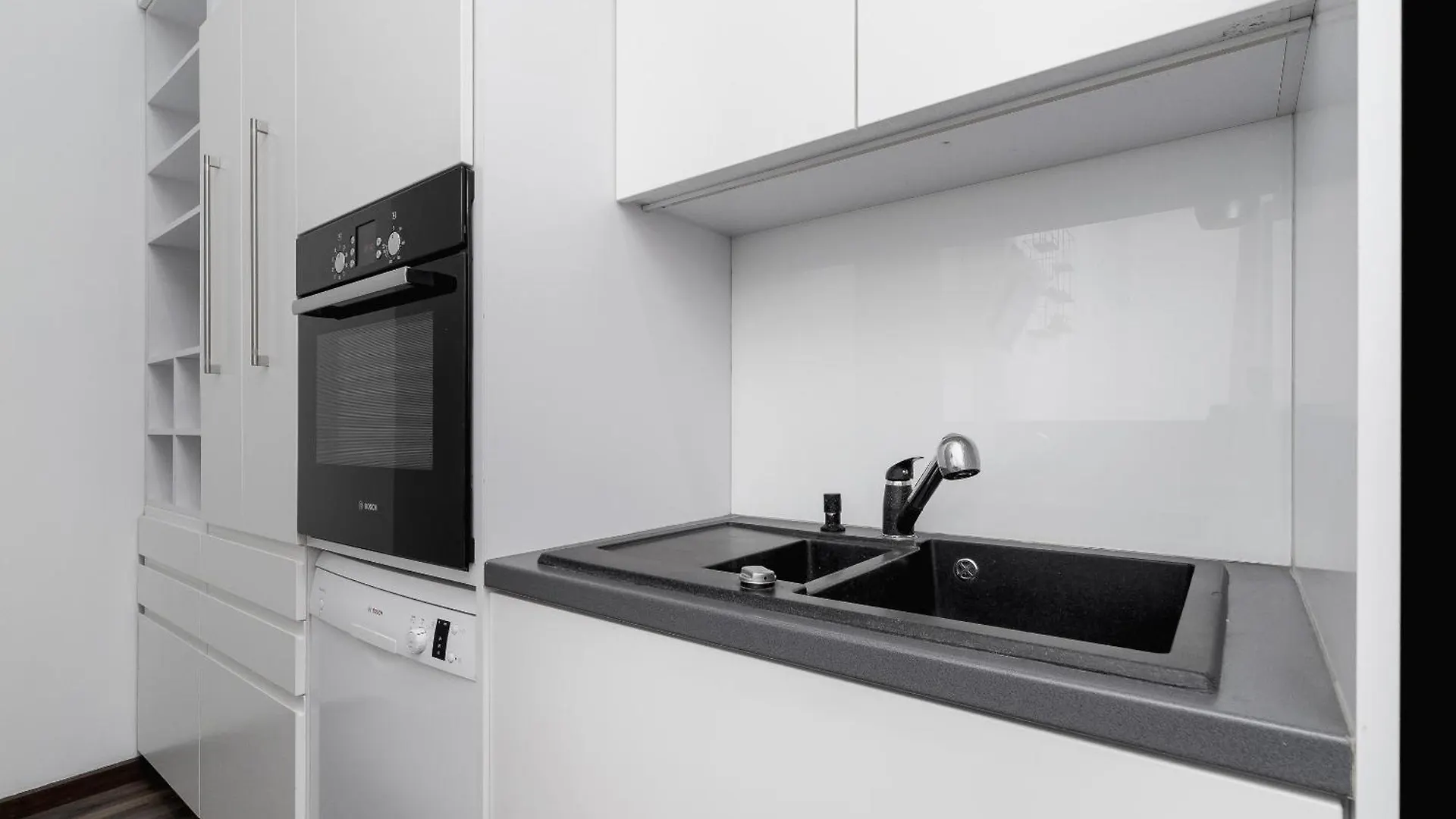 3 Bedroom Apartment - Rynek Podgorski 15 Krakow Poland