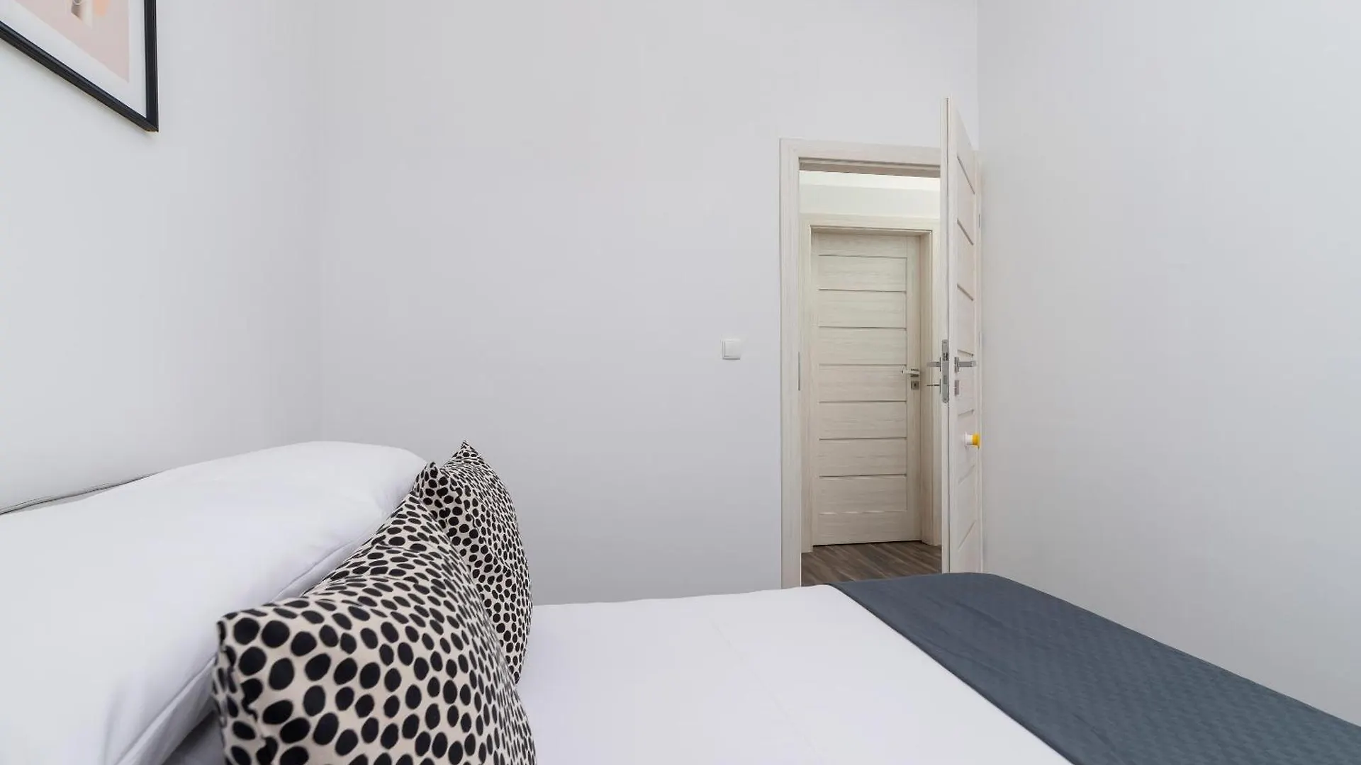 3 Bedroom Apartment - Rynek Podgorski 15 Krakow