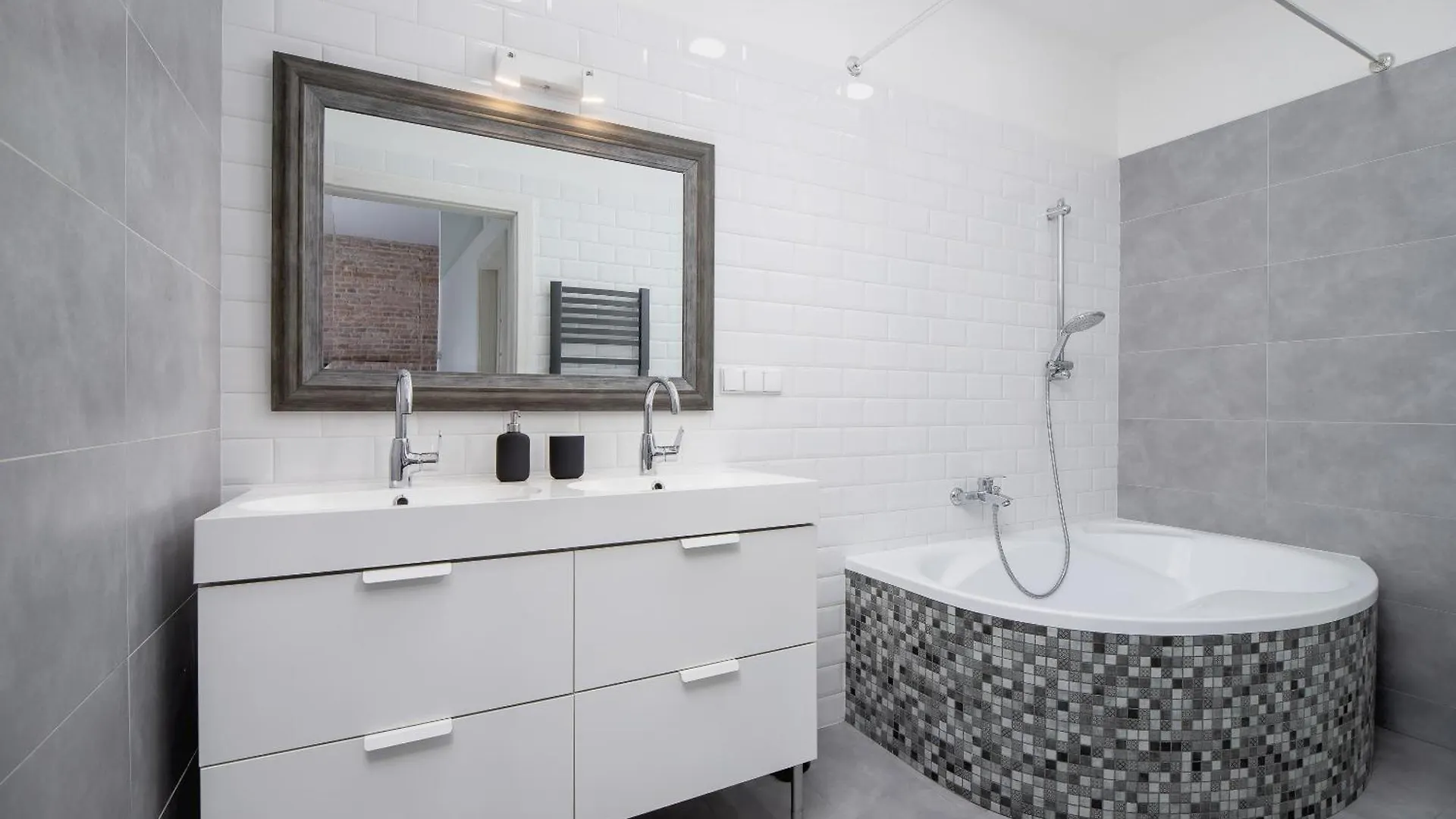 3 Bedroom Apartment - Rynek Podgorski 15 Krakow