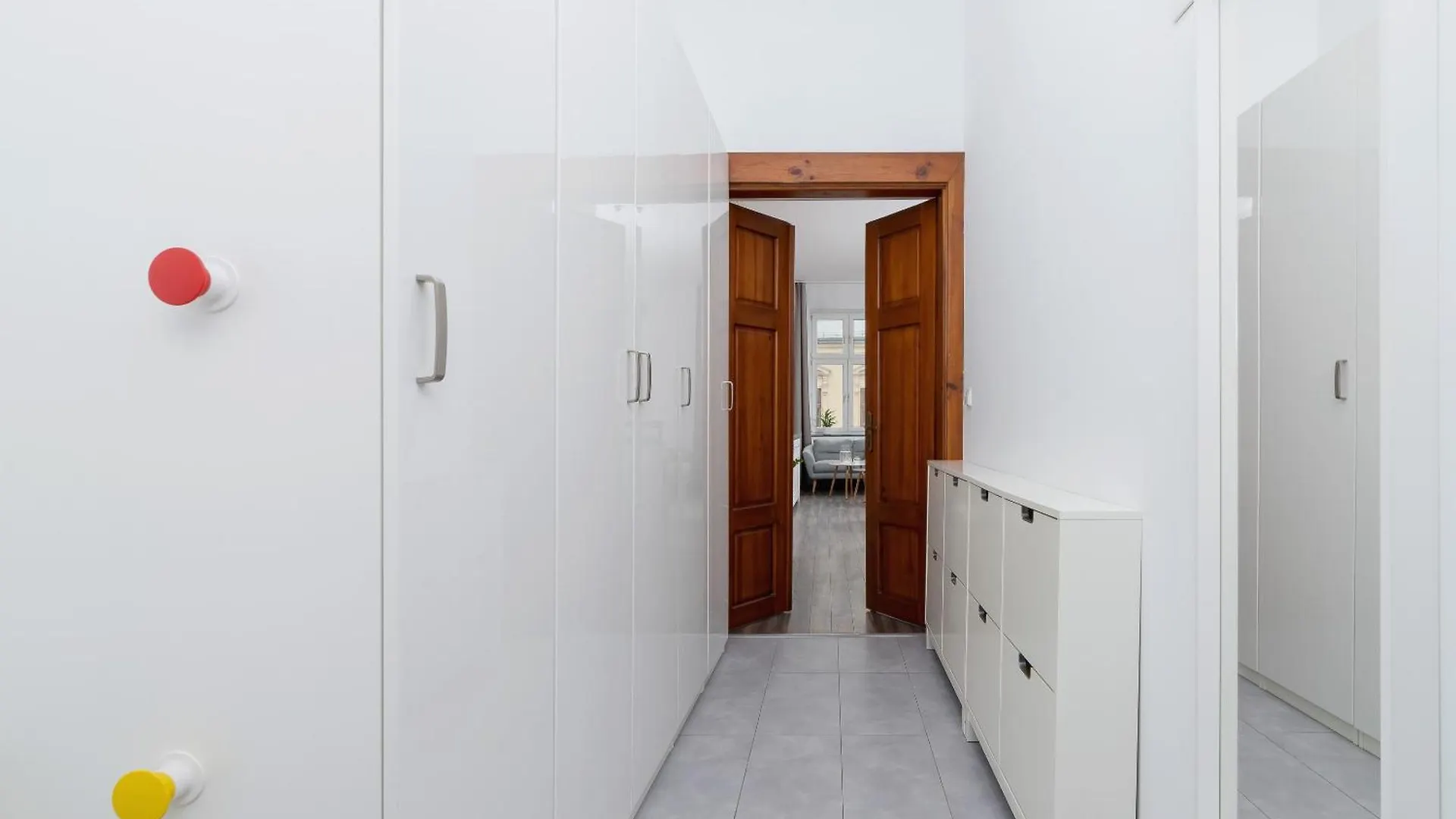 3 Bedroom Apartment - Rynek Podgorski 15 Krakow