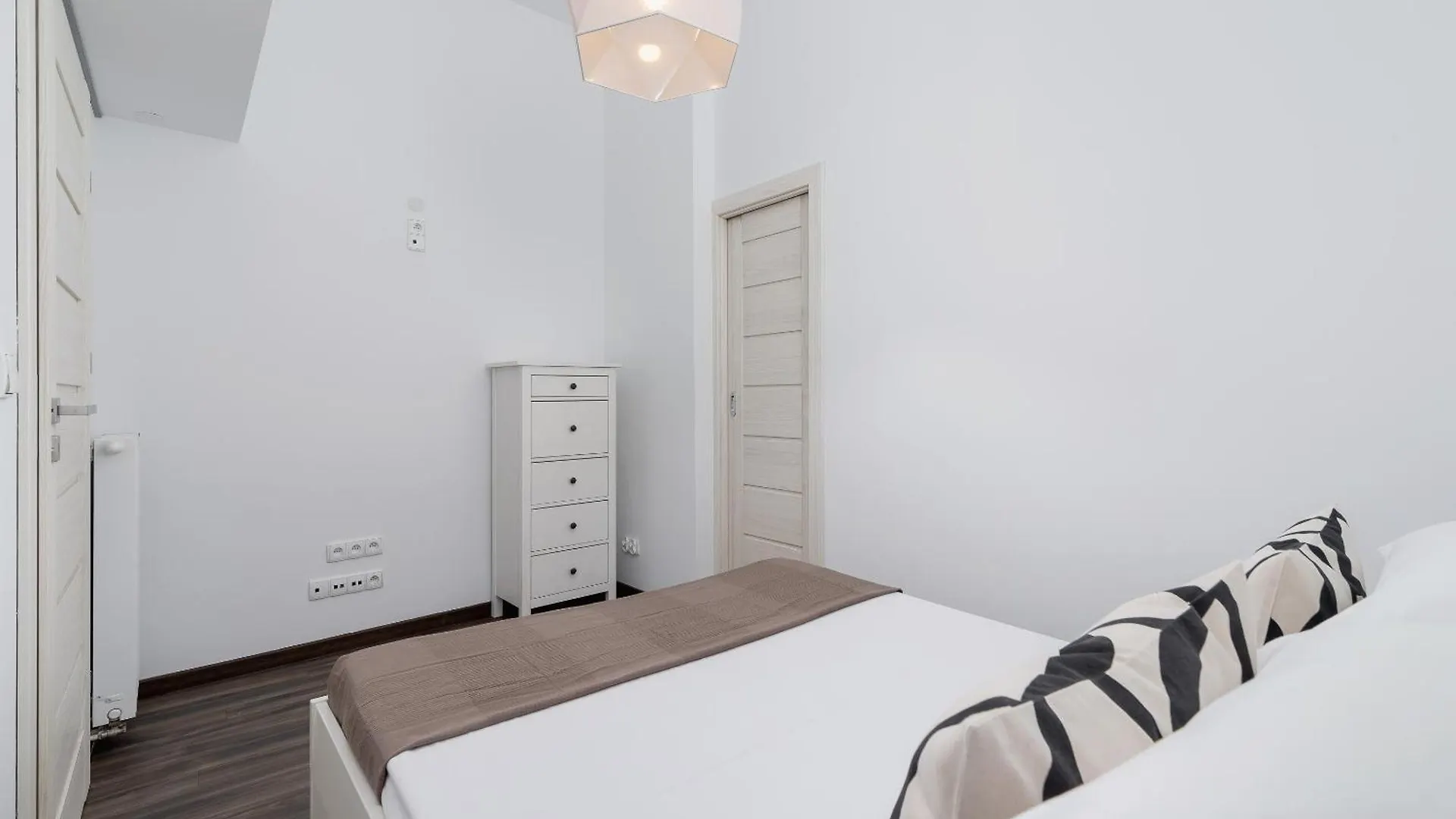 3 Bedroom Apartment - Rynek Podgorski 15 Krakow
