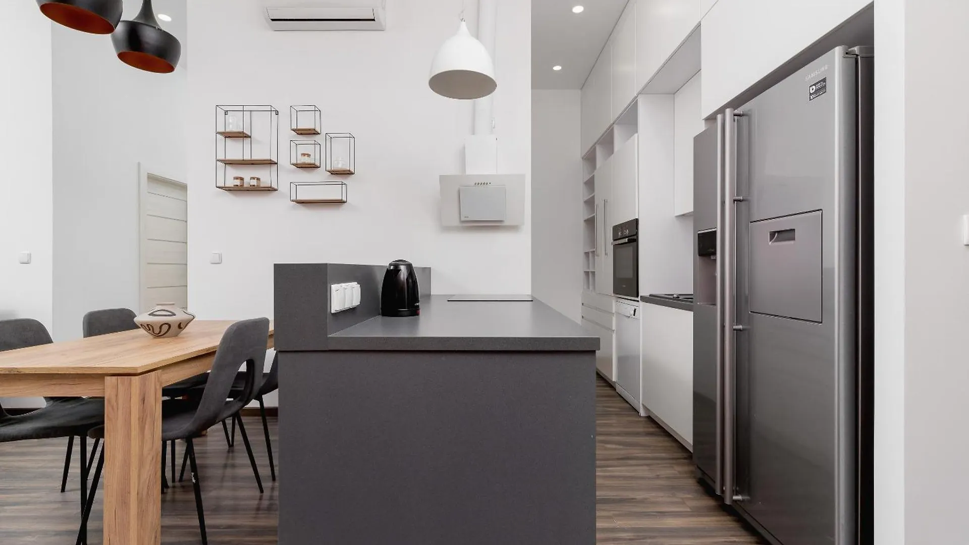 3 Bedroom Apartment - Rynek Podgorski 15 Krakow