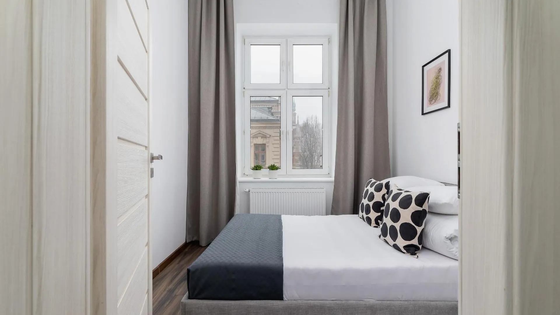 3 Bedroom Apartment - Rynek Podgorski 15 Krakow