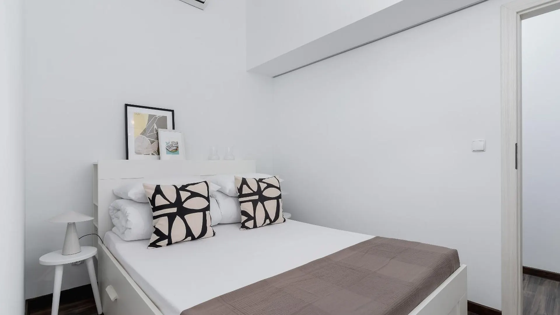 3 Bedroom Apartment - Rynek Podgorski 15 Krakow 0*,