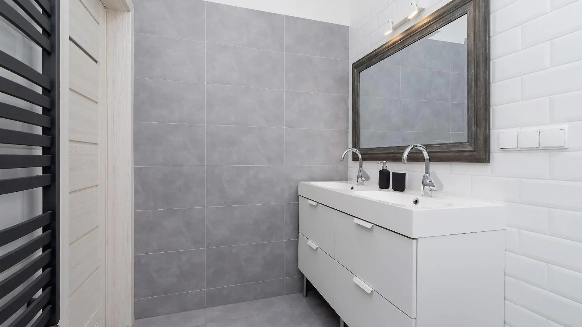 3 Bedroom Apartment - Rynek Podgorski 15 Krakow