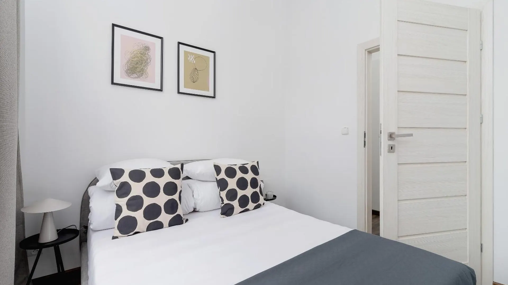 3 Bedroom Apartment - Rynek Podgorski 15 Kraków 0*,  Polen